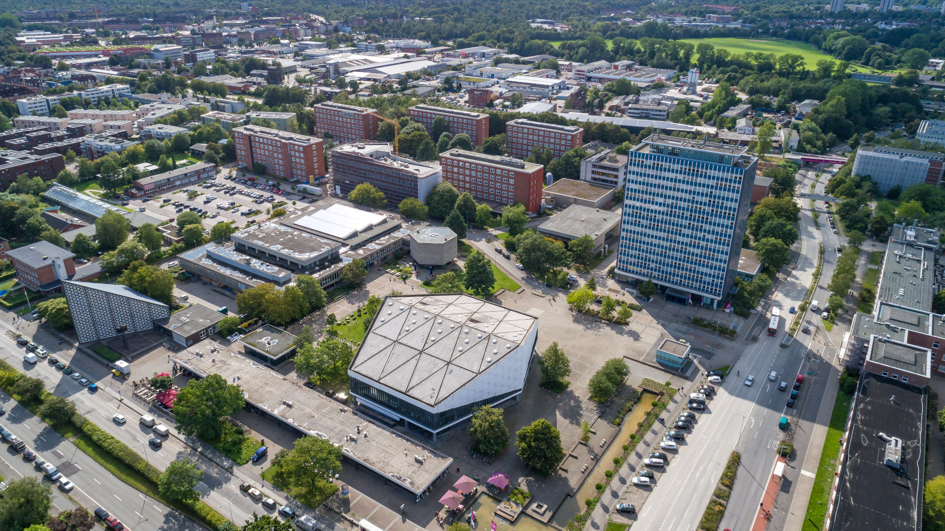 Kiel, Blick auf den Christian-Albrechts-Platz mit Uni-Hochhaus und weiteren Gebäuden